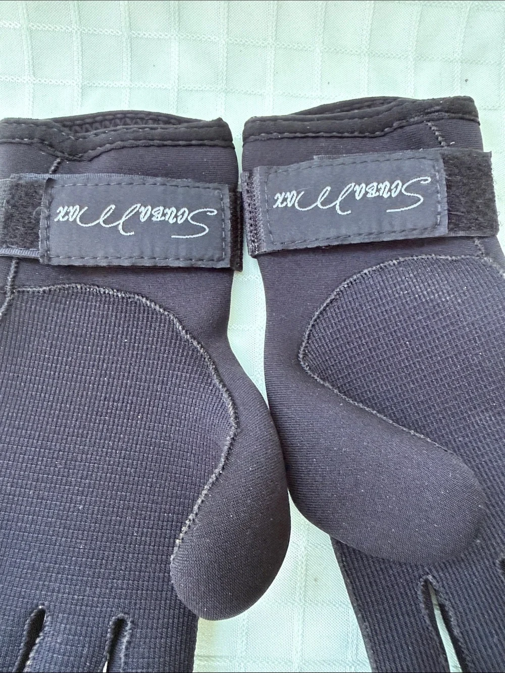 New Supra Tex Black Neoprene Swim Gloves